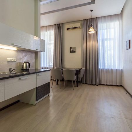 Central Dayflat Apartments Kiev Bagian luar foto
