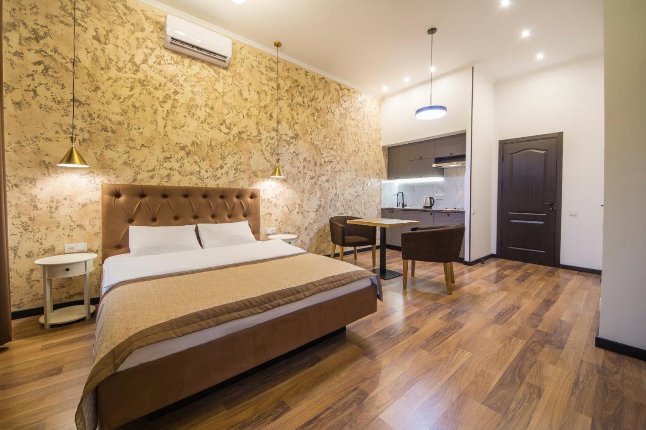Central Dayflat Apartments Kiev Bagian luar foto