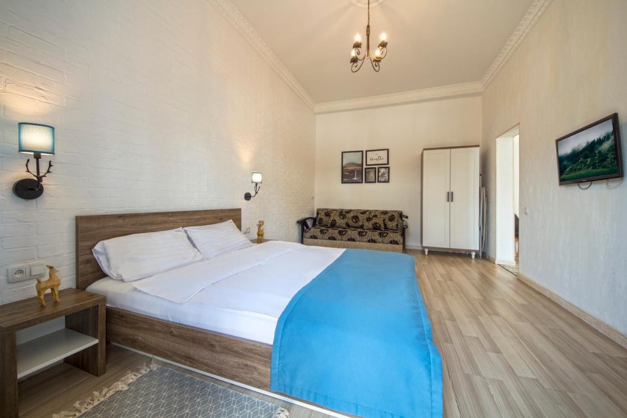 Central Dayflat Apartments Kiev Bagian luar foto