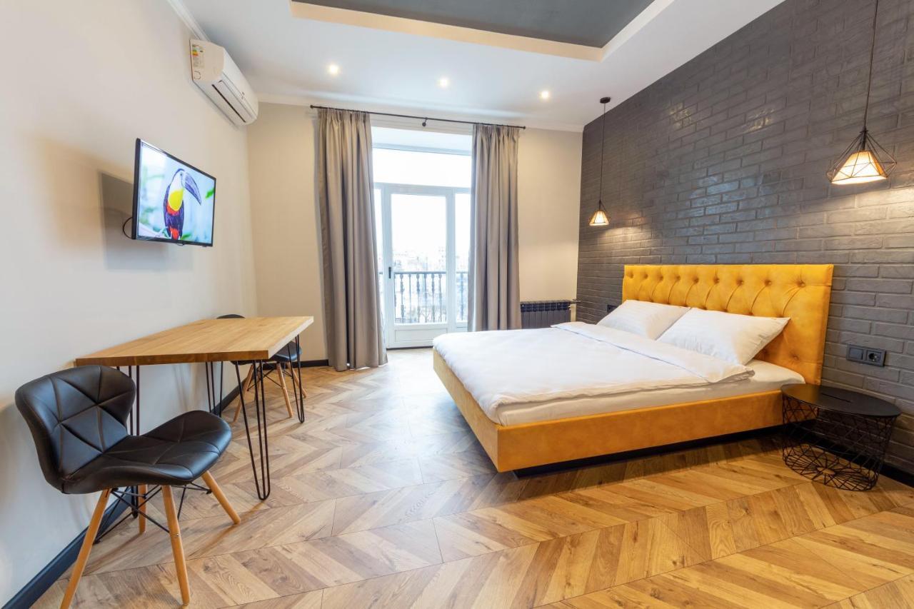 Central Dayflat Apartments Kiev Bagian luar foto