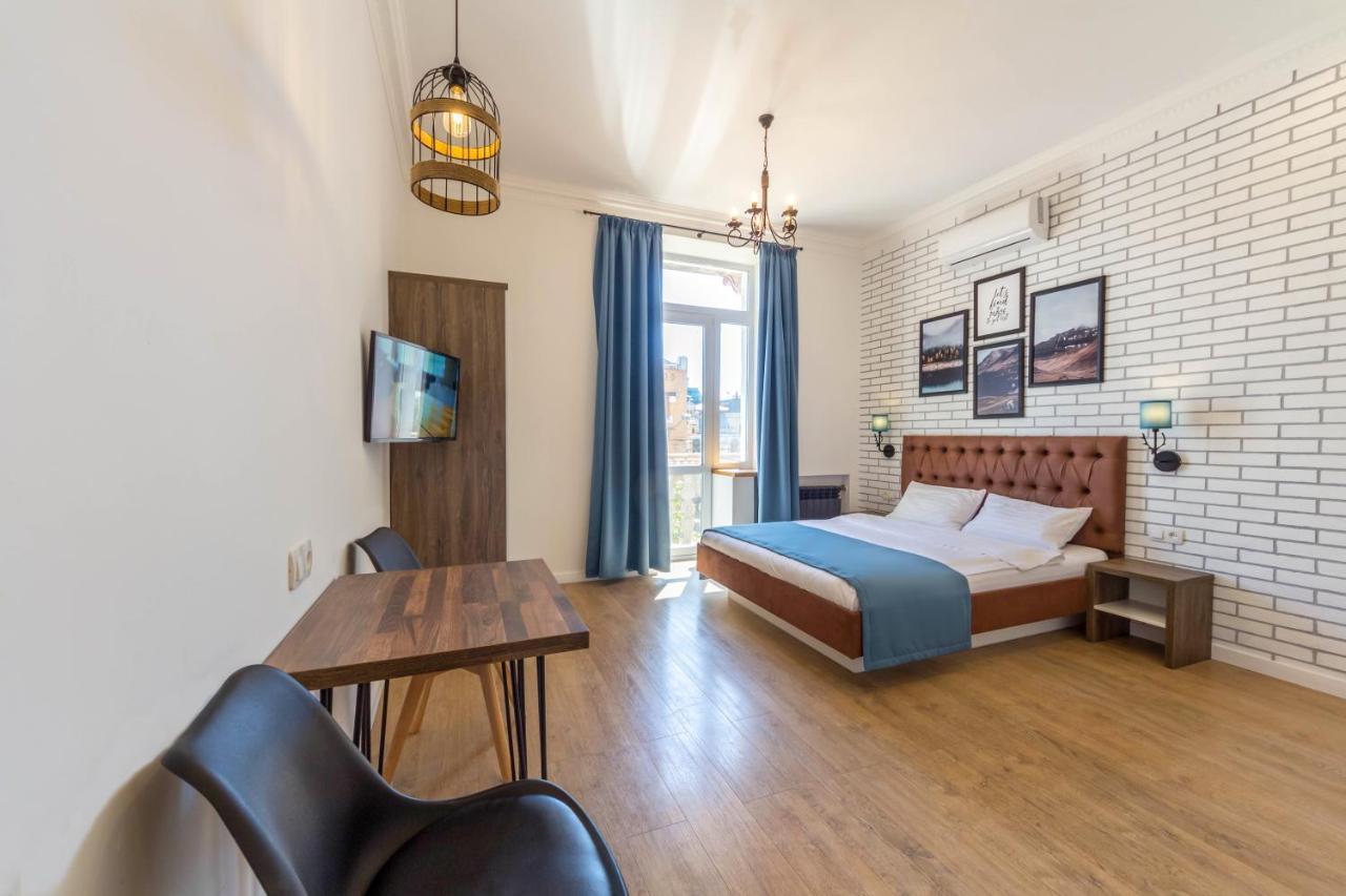 Central Dayflat Apartments Kiev Bagian luar foto