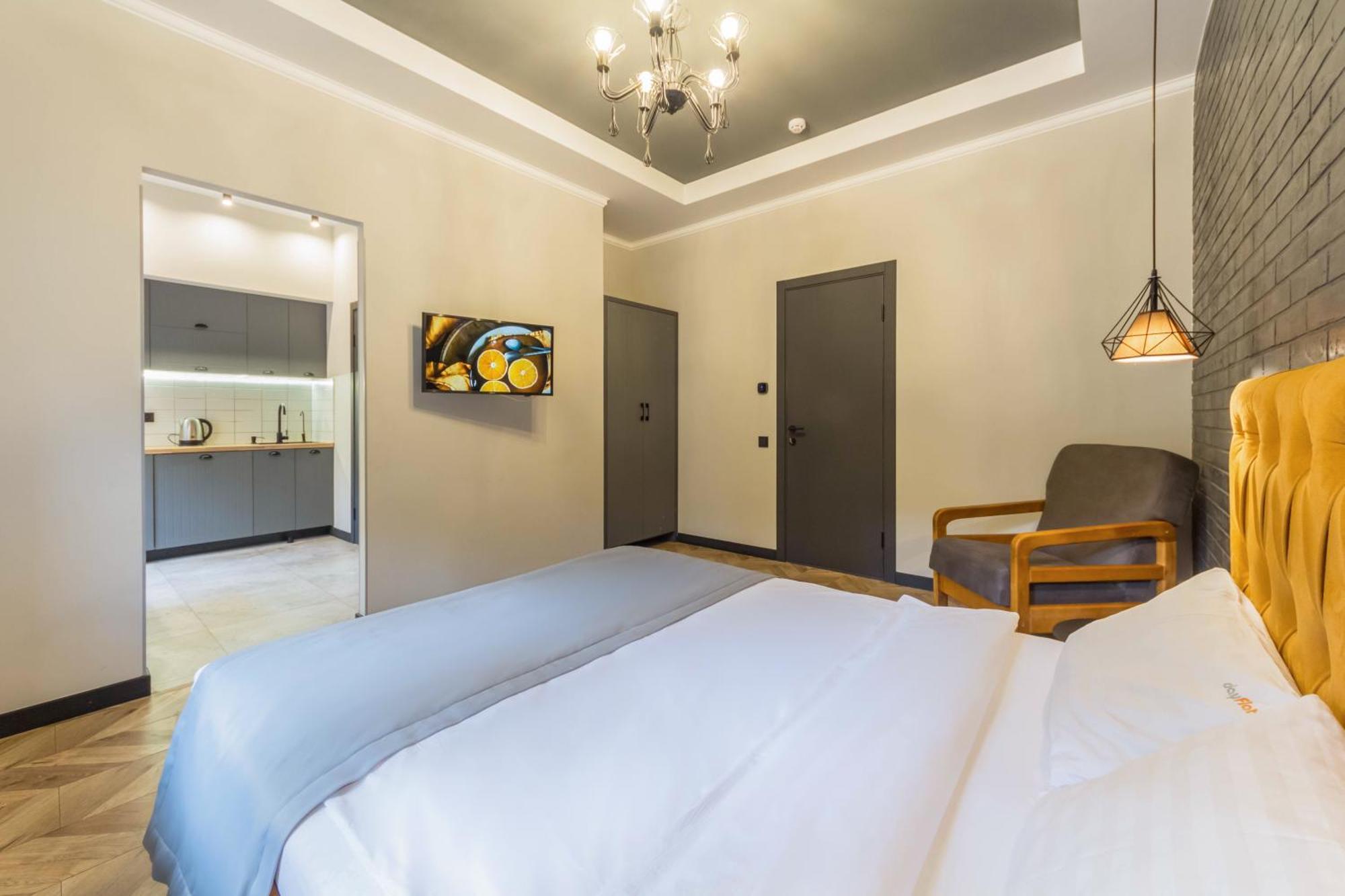 Central Dayflat Apartments Kiev Bagian luar foto