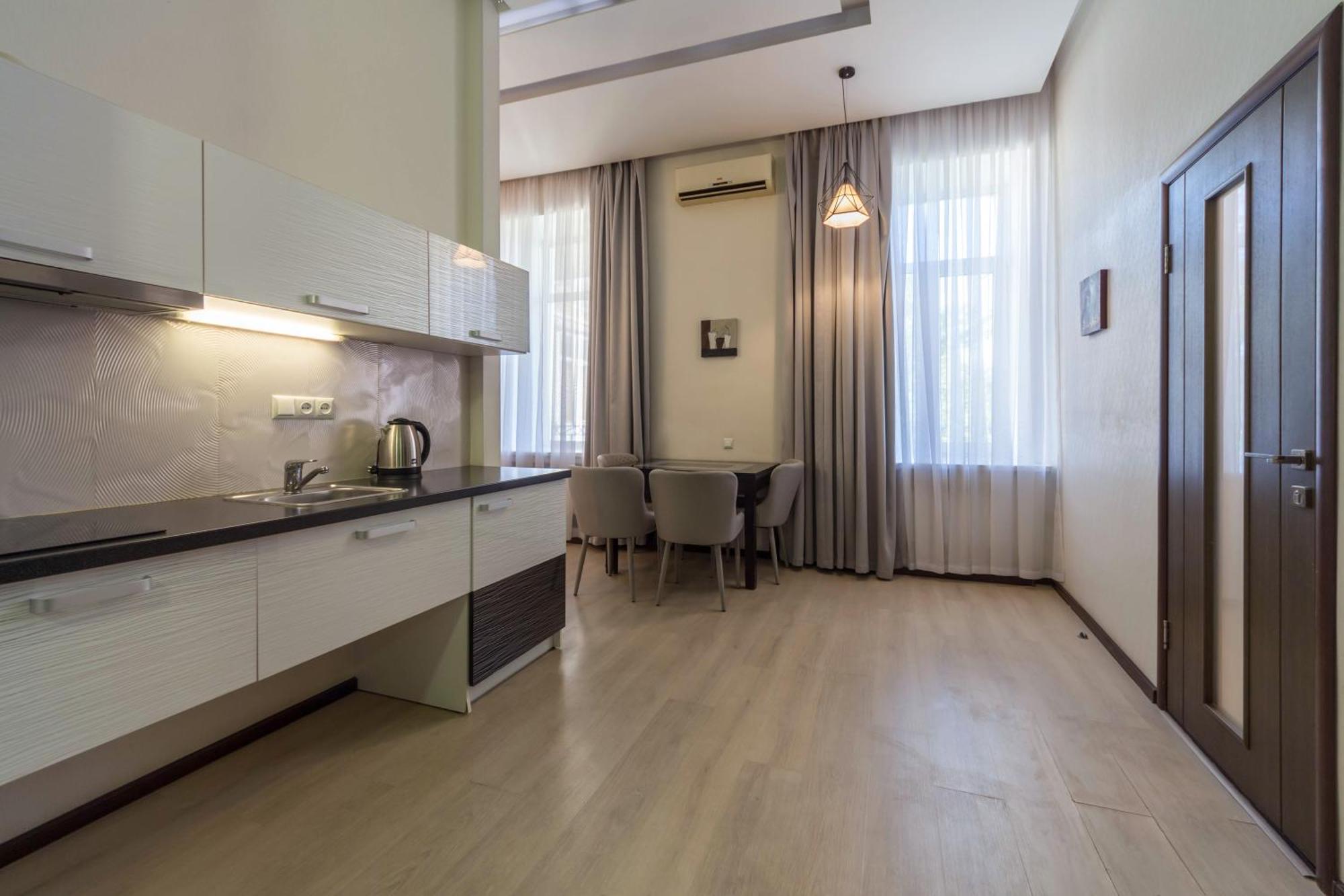 Central Dayflat Apartments Kiev Bagian luar foto