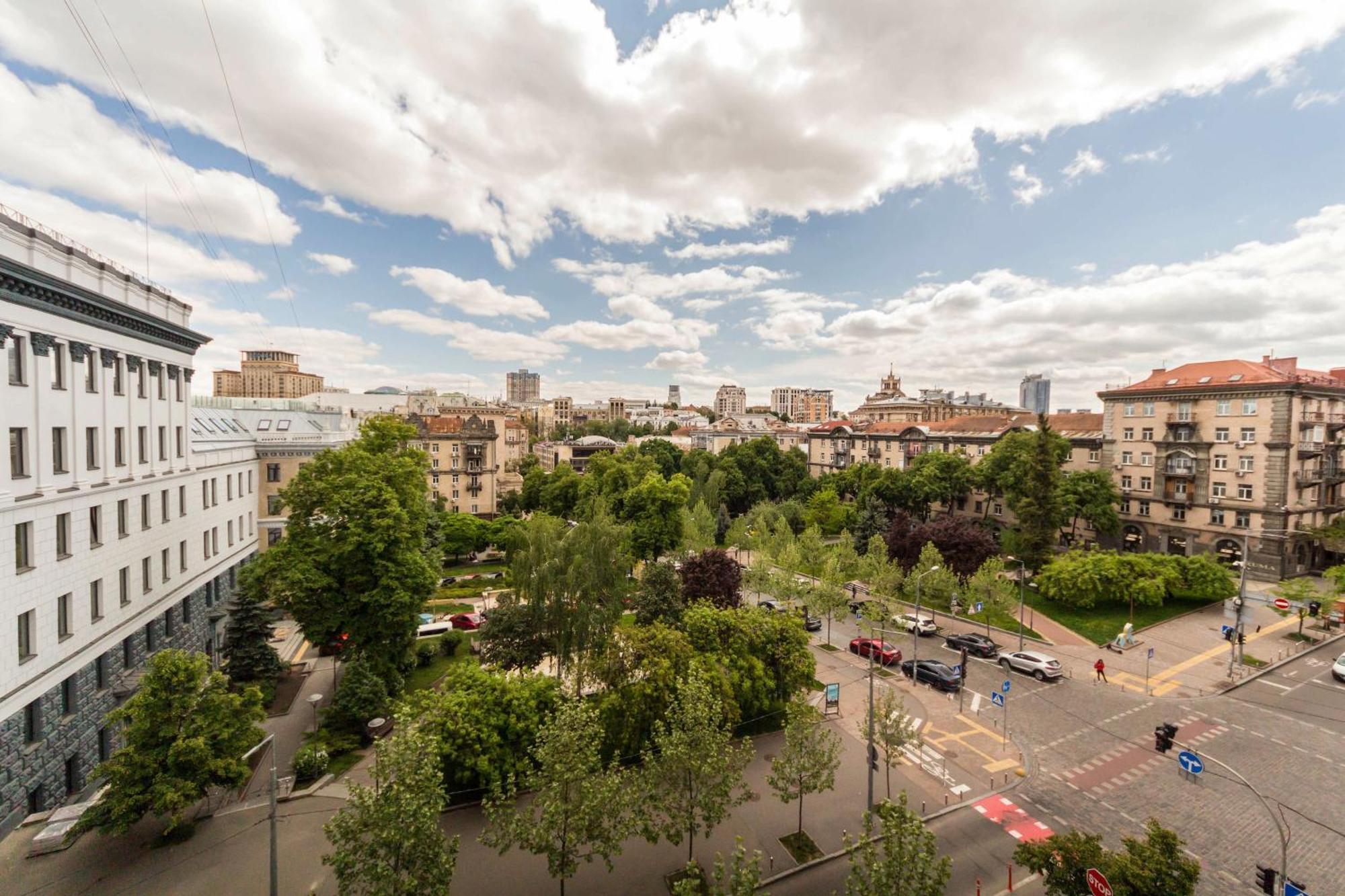 Central Dayflat Apartments Kiev Bagian luar foto
