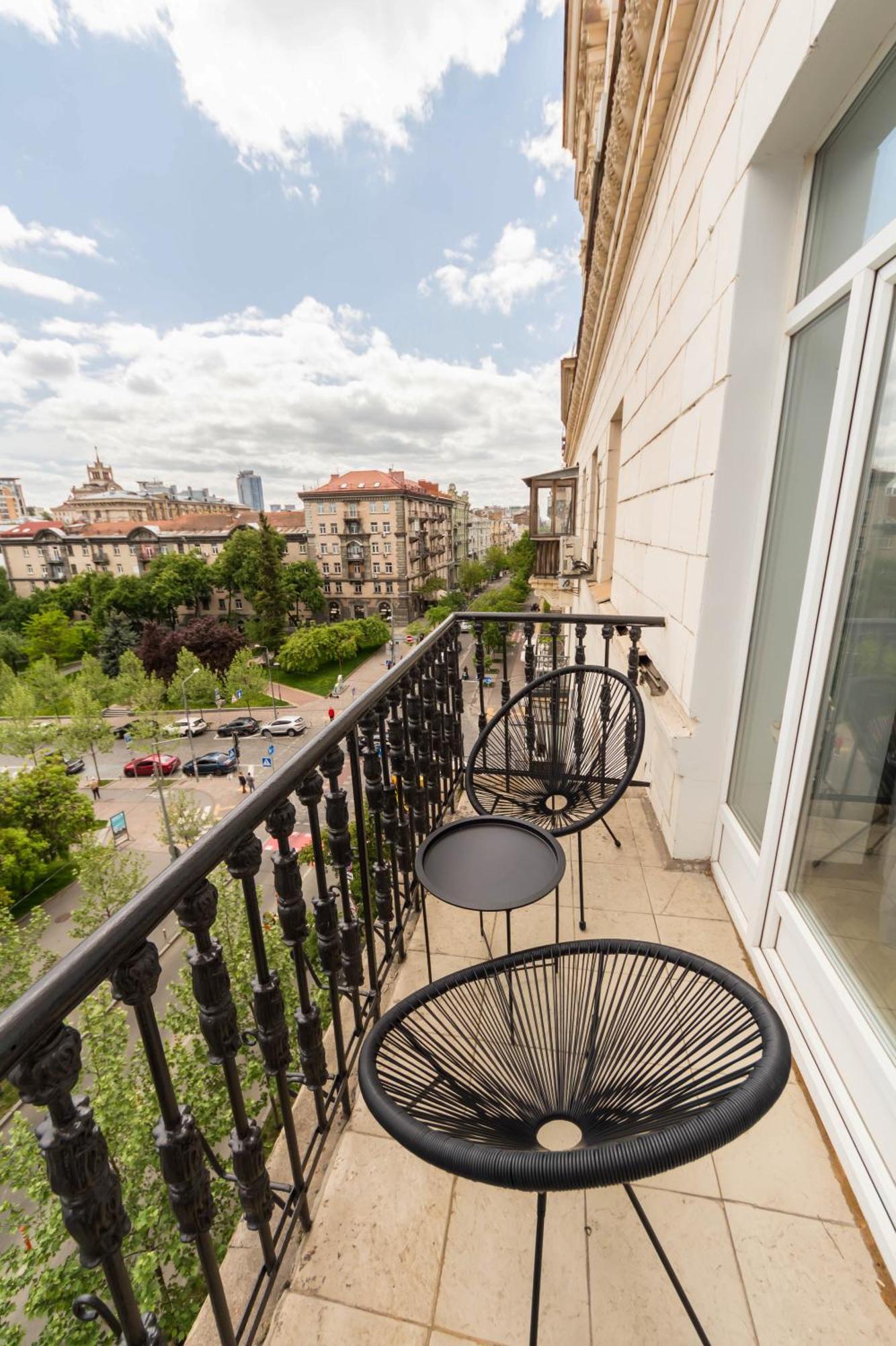 Central Dayflat Apartments Kiev Bagian luar foto
