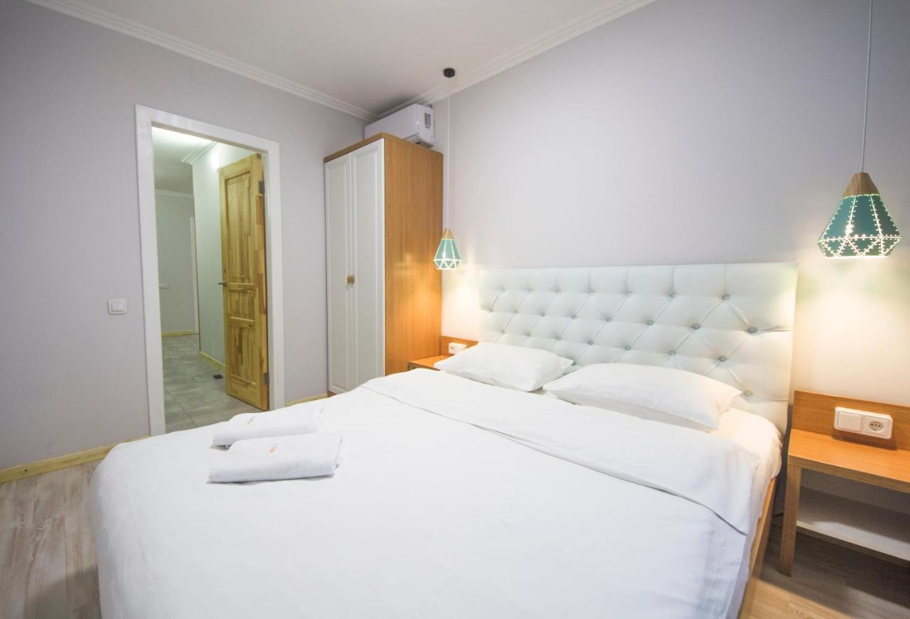 Central Dayflat Apartments Kiev Bagian luar foto