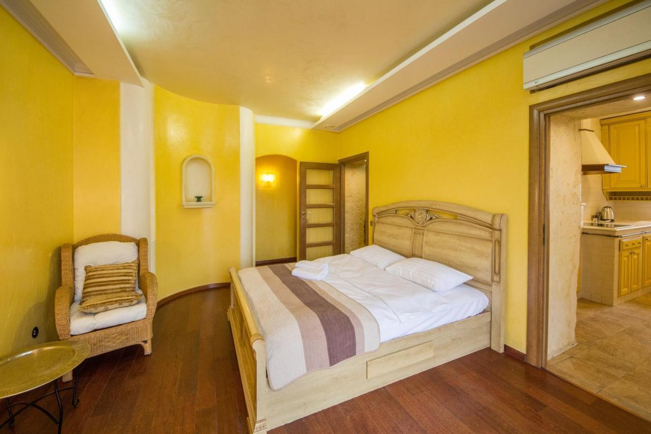Central Dayflat Apartments Kiev Bagian luar foto